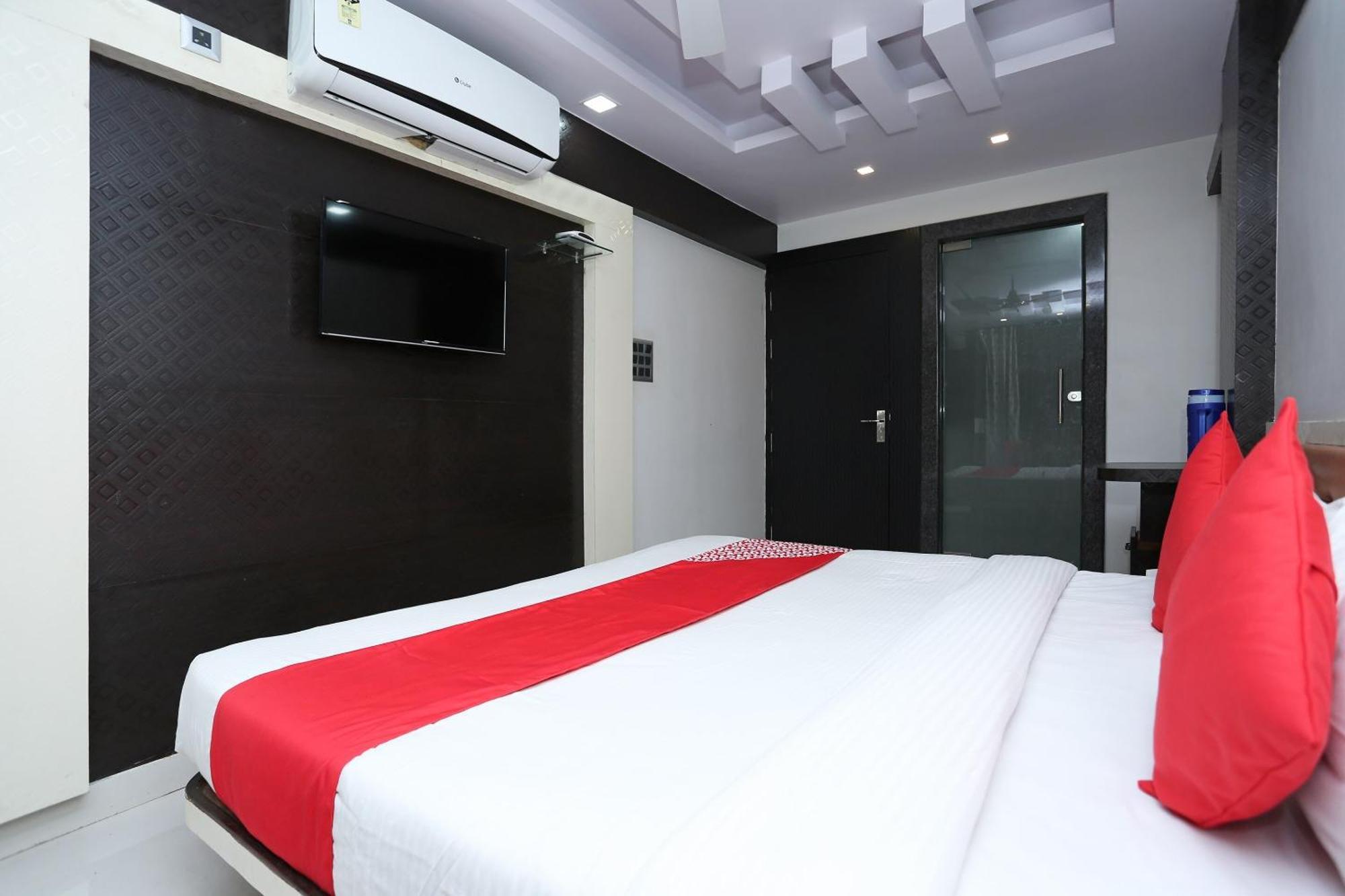 בהופאל Collection O 3995 Hotel Shree Kishan Palace מראה חיצוני תמונה