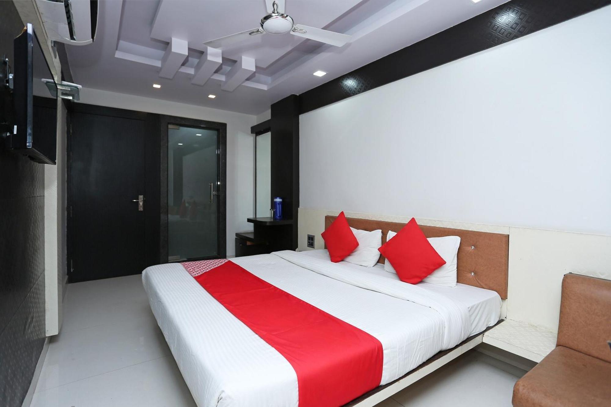 בהופאל Collection O 3995 Hotel Shree Kishan Palace מראה חיצוני תמונה